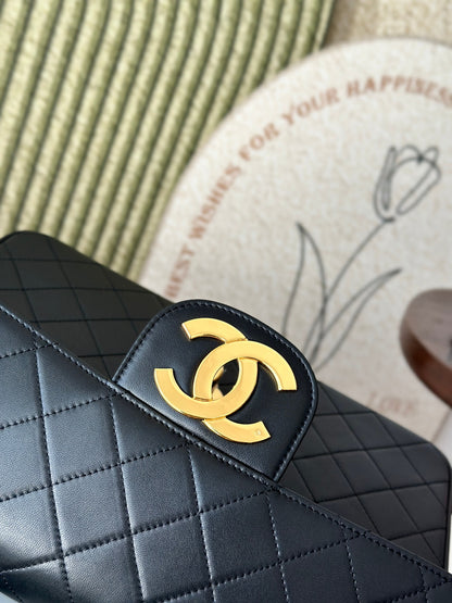 Chanel Vintage Classic Flap Bag closure detail